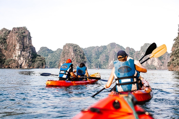 Kayaking adventure in Bai Tu Long bay